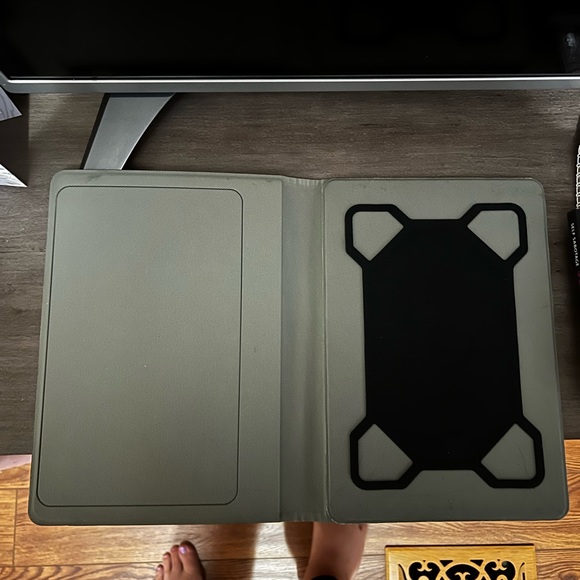 Tablet/ipad case never used but not in box - Picture 5 of 5